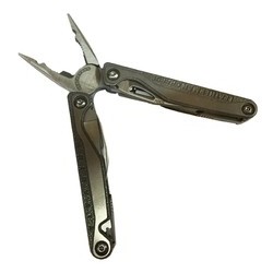 Leatherman Tang Outdoor Lipat Multifungsi Multifunction Charge Titanium